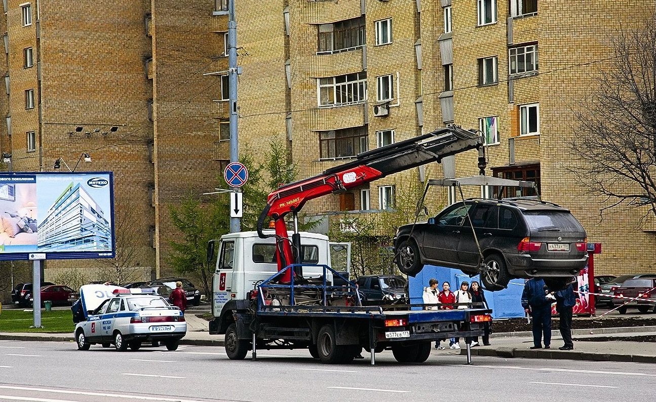 Эвакуация машины. Эвакуировали авто где искать. Как узнать куда забрали машину на эвакуаторе.